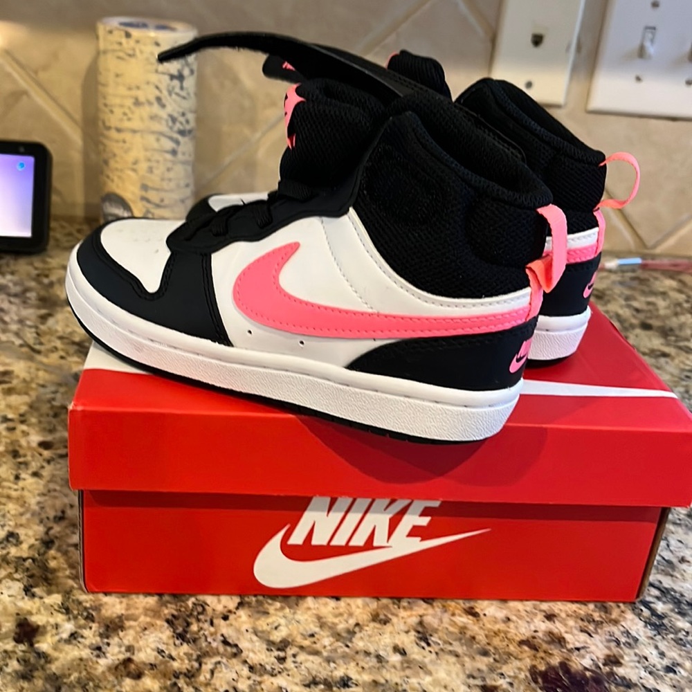 Nike Court Borough White Black Childrens 12 Brand New Never Been Worn